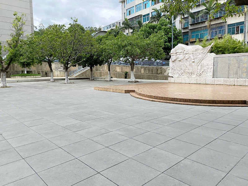 軍魂廣場透水PC磚